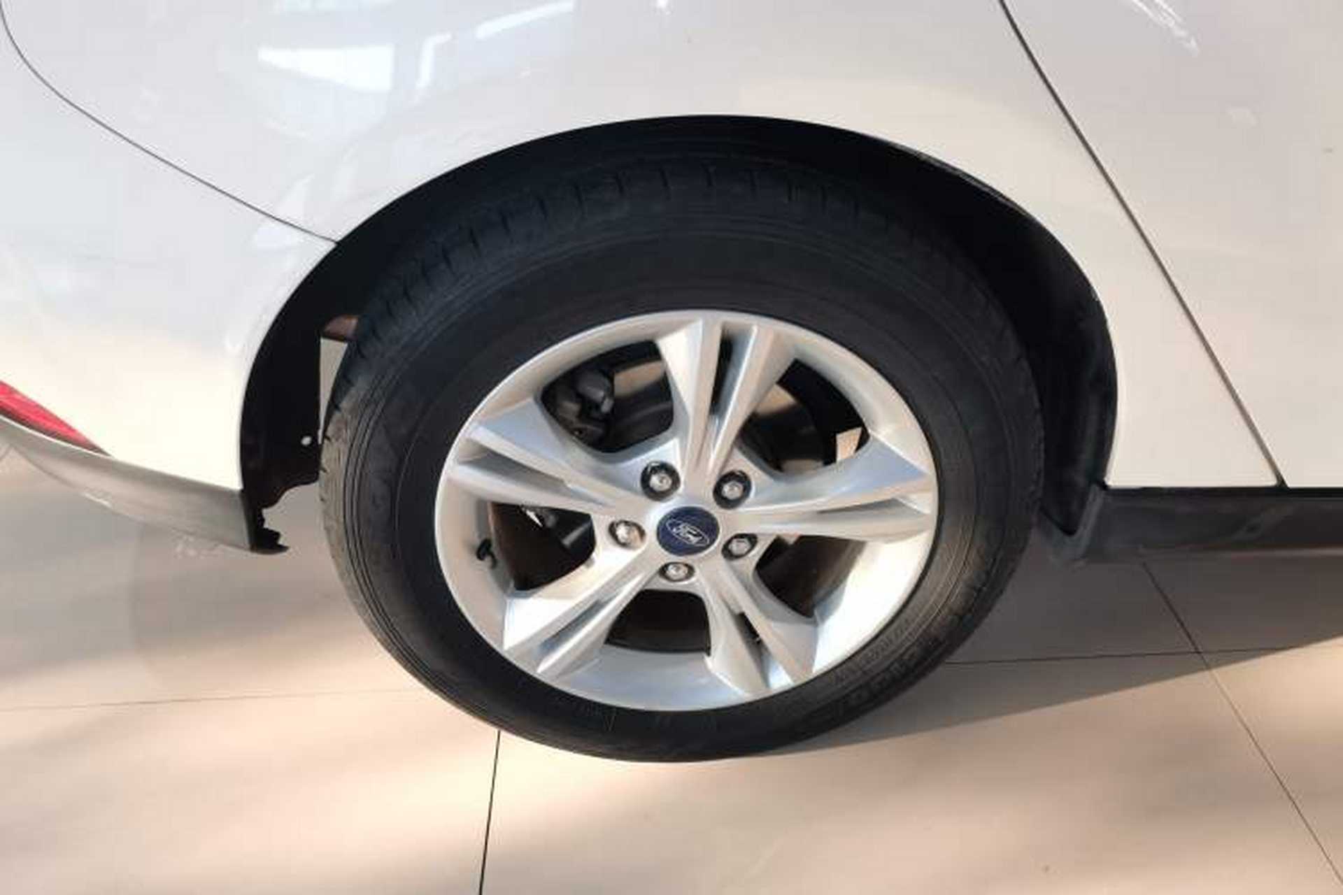 Used Ford Focus 2015 Hatchback 1.6L Automatic Comfort Model Right Rear Wheel Hub