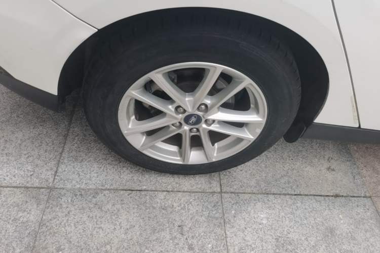 Used Ford Focus 2015 Hatchback EcoBoost 180 Automatic Elite Model Right Rear Wheel Hub
