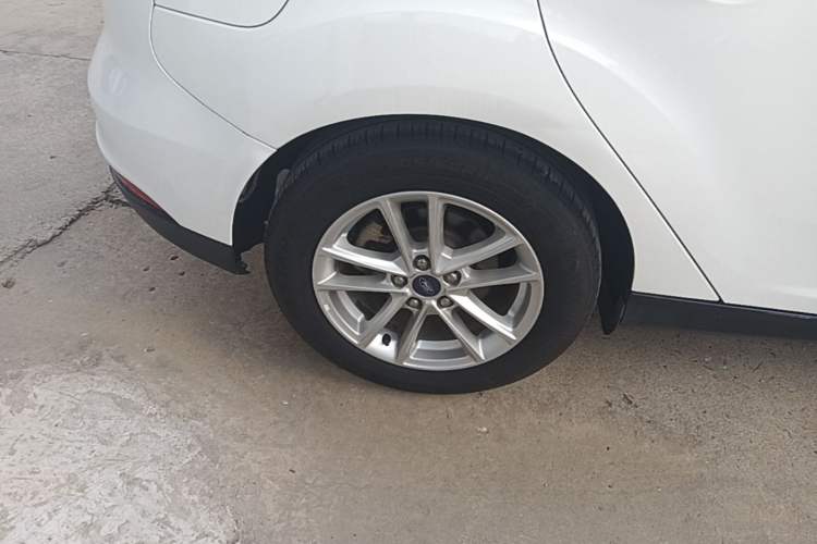 Used Ford Focus 2015 Hatchback 1.6L Automatic Fashion Edition Right Rear Wheel Hub