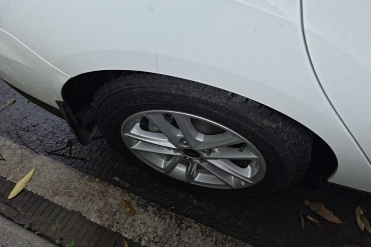Used Ford Focus 2015 Sedan 1.6L Automatic Trend Model Right Rear Wheel Hub