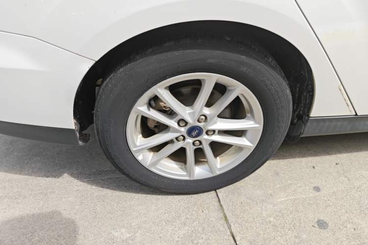 Used Ford Focus 2015 Sedan 1.6L Manual Fashion Edition Right Rear Wheel Hub