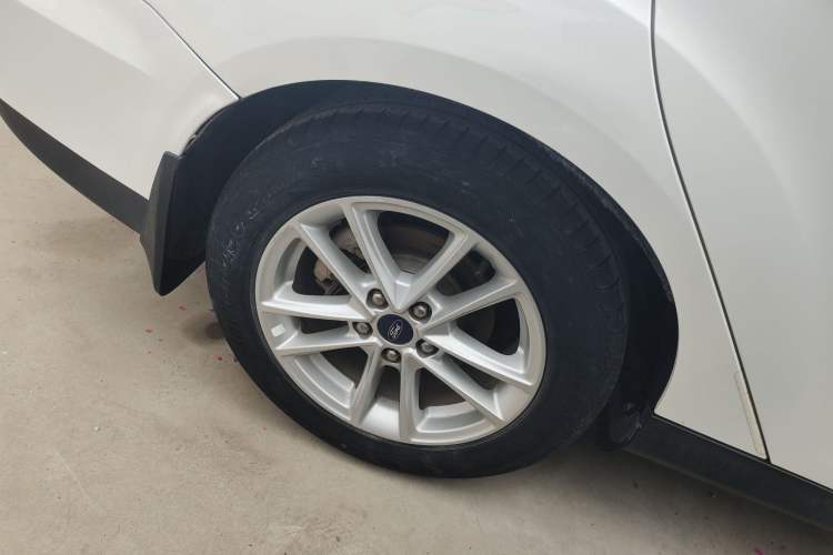 Used Ford Focus 2015 Sedan 1.6L Automatic Trend Model Right Rear Wheel Hub