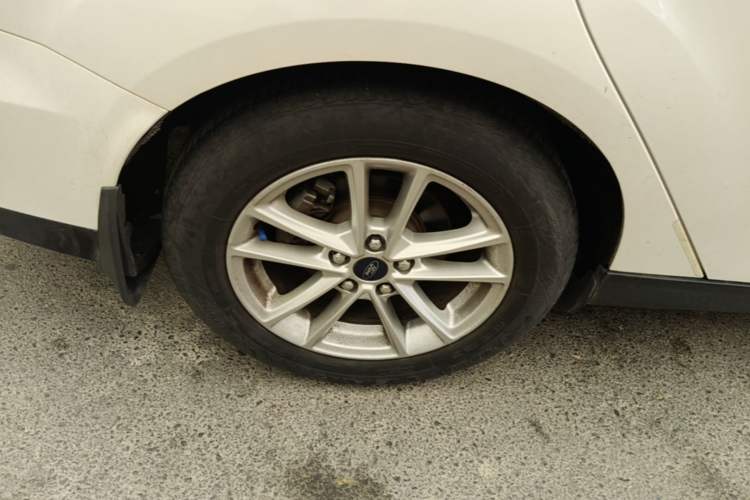 Used Ford Focus 2015 Sedan EcoBoost 180 Automatic Elite Model Right Rear Wheel Hub