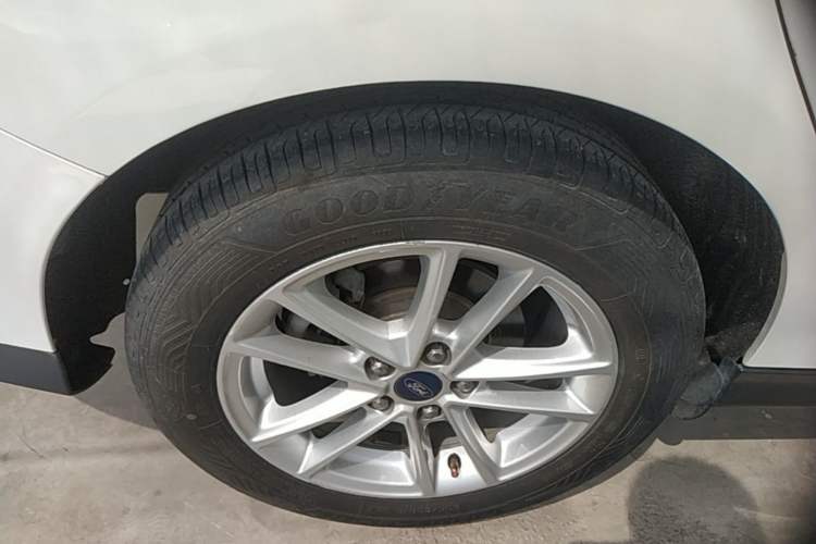 Used Ford Focus 2015 Sedan EcoBoost 180 Automatic Elite Model Right Rear Wheel Hub