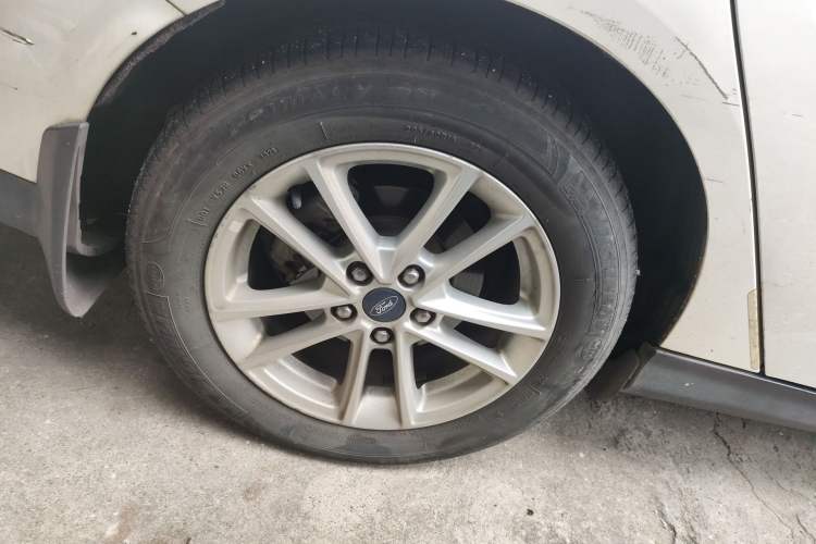 Used Ford Focus 2015 Sedan 1.6L Automatic Trend Model Right Rear Wheel Hub