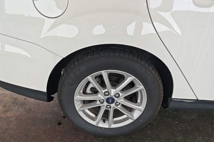 Used Ford Focus 2015 Sedan 1.6L Automatic Trend Model Right Rear Wheel Hub