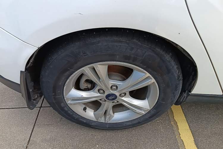 Used Ford Focus 2015 Hatchback 1.6L Automatic Comfort Model Right Rear Wheel Hub