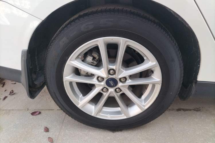 Used Ford Focus 2015 Sedan 1.6L Automatic Trend Model Right Rear Wheel Hub