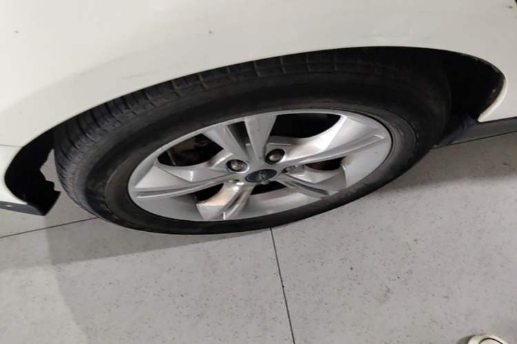 Used Ford Focus 2015 Hatchback 1.6L Manual Comfort Edition Right Rear Wheel Hub