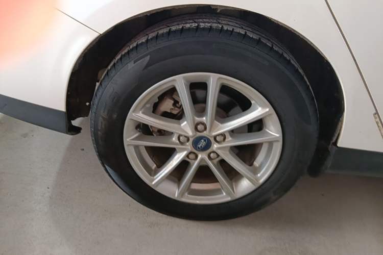 Used Ford Focus 2015 Sedan 1.6L Automatic Trend Model Right Rear Wheel Hub