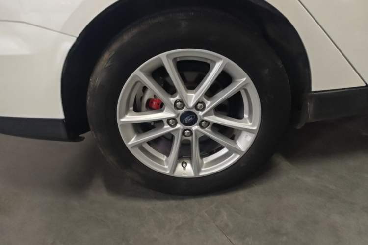 Used Ford Focus 2015 Sedan EcoBoost 180 Automatic Elite Model Right Rear Wheel Hub