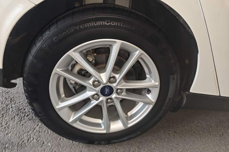 Used Ford Focus 2015 Sedan EcoBoost 180 Automatic Elite Model Right Rear Wheel Hub