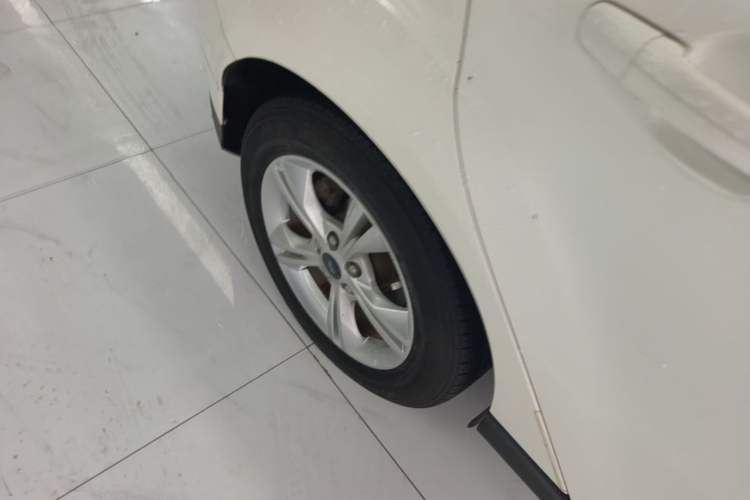 Used Ford Focus 2015 Hatchback 1.6L Automatic Comfort Model Right Rear Wheel Hub