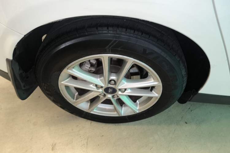 Used Ford Focus 2015 Hatchback EcoBoost 180 Automatic Elite Model Right Rear Wheel Hub