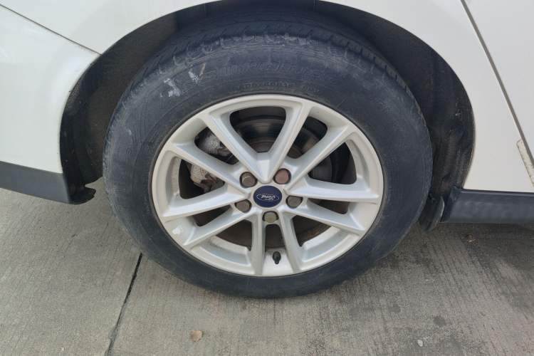 Used Ford Focus 2015 Sedan 1.6L Automatic Trend Model Right Rear Wheel Hub