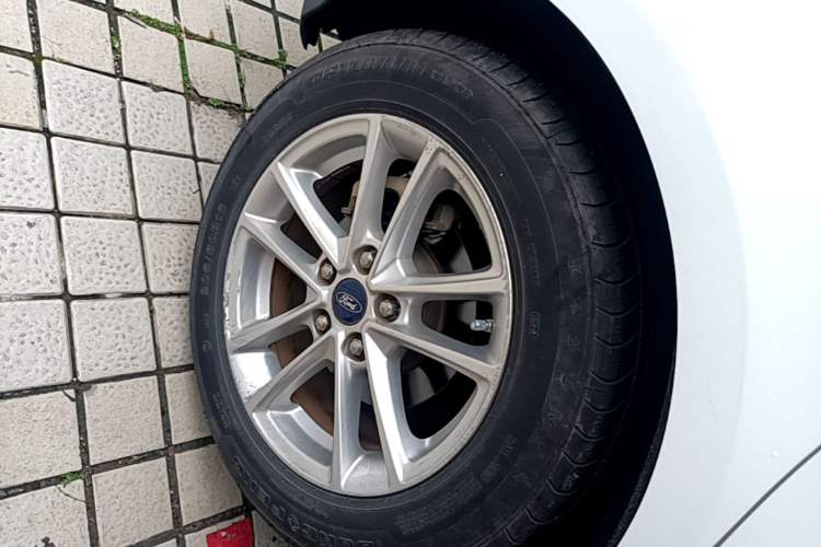 Used Ford Focus 2015 Hatchback 1.6L Automatic Fashion Edition Right Rear Wheel Hub