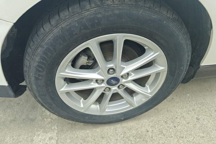 Used Ford Focus 2015 Sedan 1.6L Automatic Trend Model Right Rear Wheel Hub