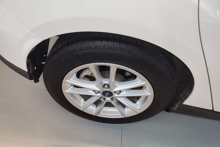 Used Ford Focus 2015 Hatchback 1.6L Automatic Fashion Edition Right Rear Wheel Hub