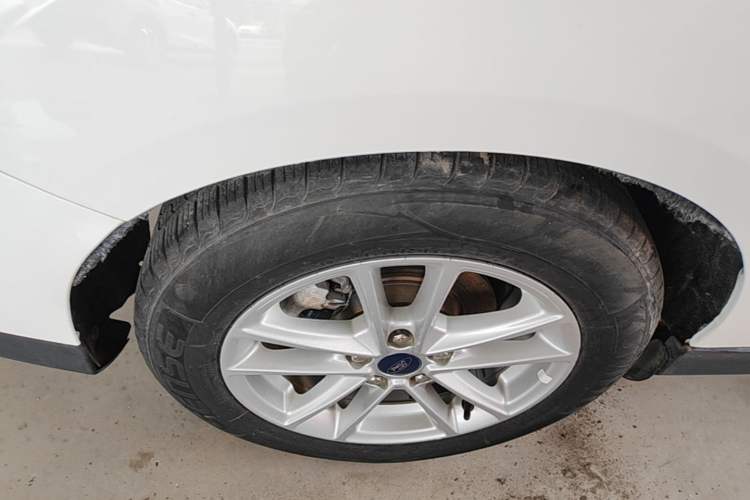 Used Ford Focus 2015 Sedan 1.6L Automatic Trend Model Right Rear Wheel Hub