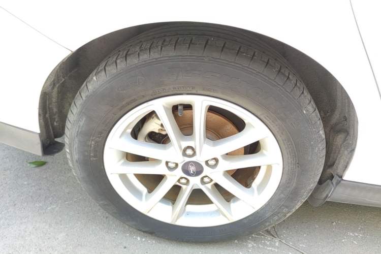 Used Ford Focus 2015 Sedan EcoBoost 180 Automatic Elite Model Right Rear Wheel Hub