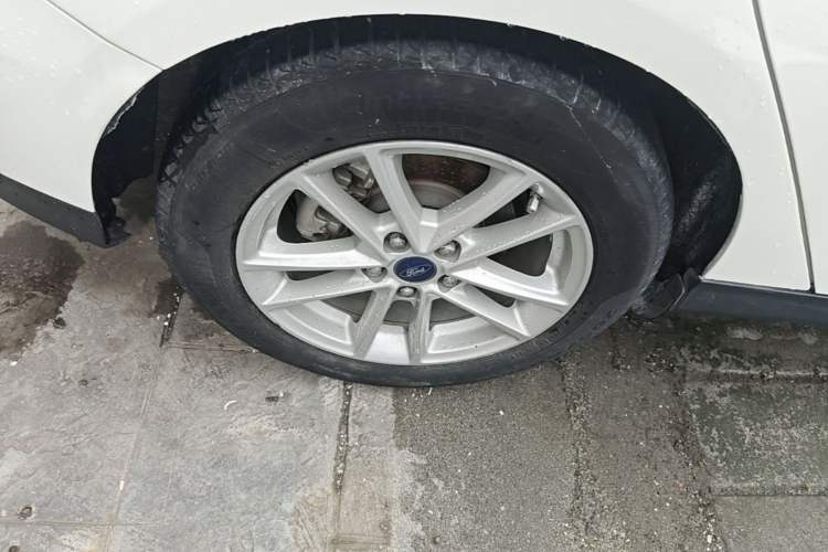 Used Ford Focus 2015 Hatchback 1.6L Automatic Fashion Edition Right Rear Wheel Hub