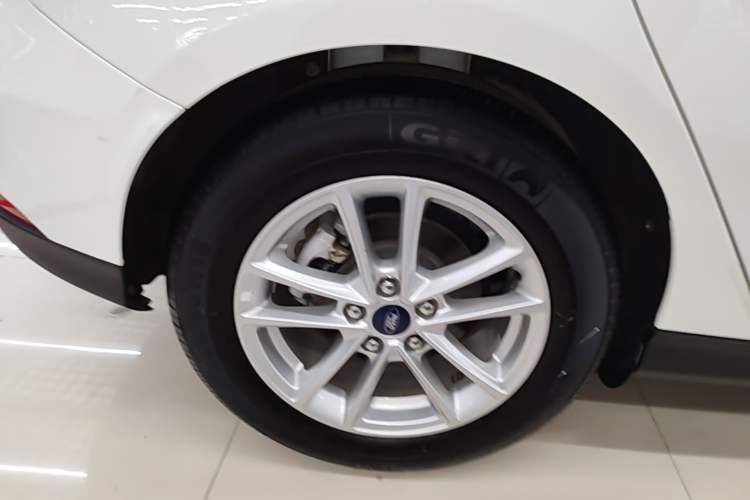 Used Ford Focus 2015 Hatchback 1.6L Manual Fashion Edition Right Rear Wheel Hub
