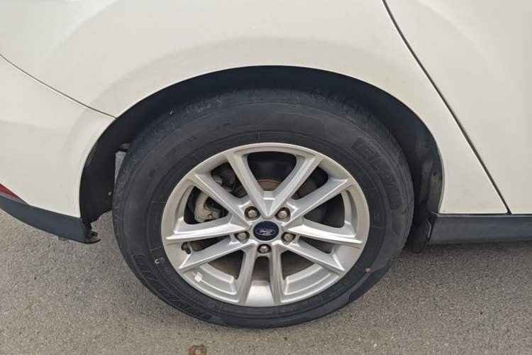 Used Ford Focus 2015 Hatchback 1.6L Automatic Fashion Edition Right Rear Wheel Hub