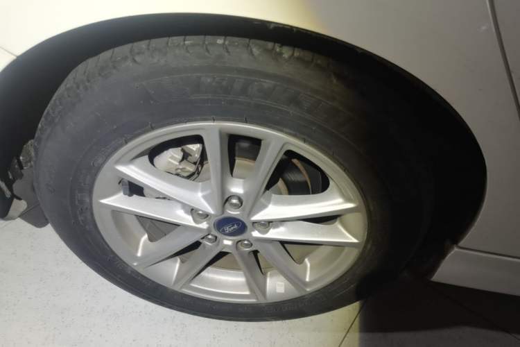 Used Ford Focus 2015 Hatchback EcoBoost 180 Automatic Elite Model Right Rear Wheel Hub