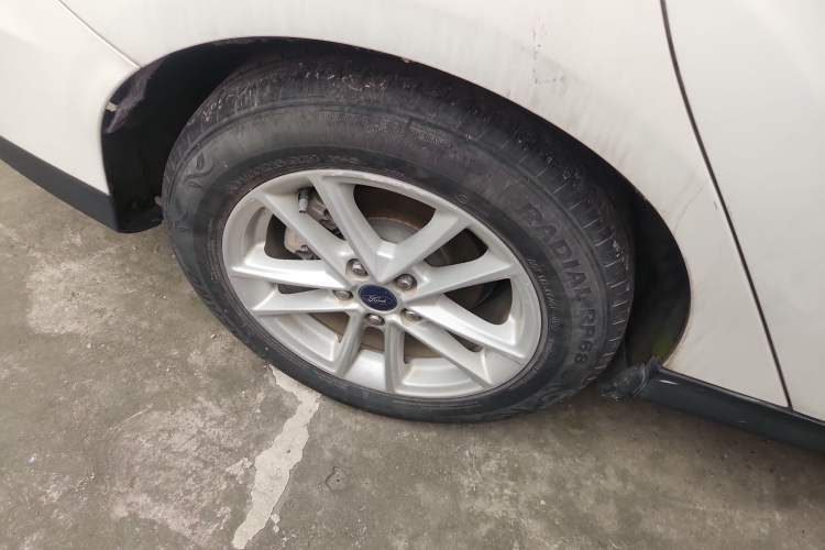 Used Ford Focus 2015 Sedan 1.6L Automatic Trend Model Right Rear Wheel Hub