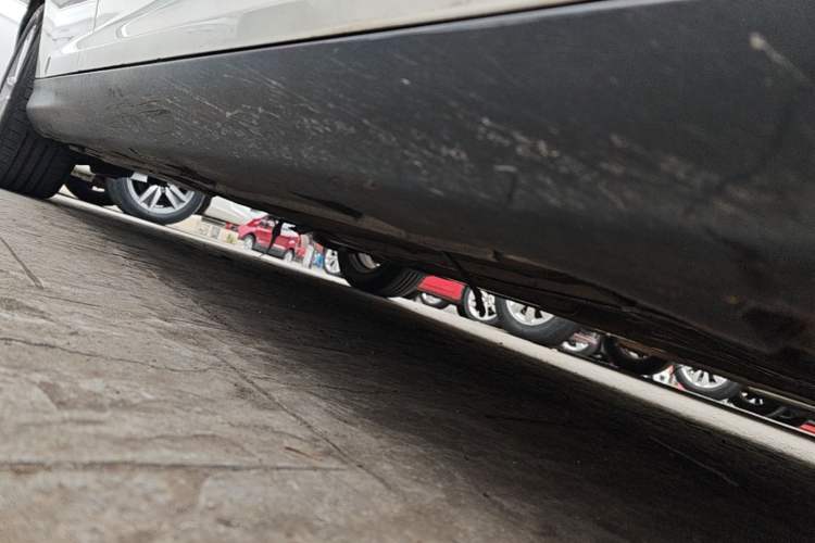 Used Ford Focus 2015 Hatchback EcoBoost 125 Automatic Supreme Style Edition Right Side Sill