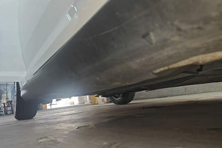 Used Ford Focus 2015 Hatchback EcoBoost 125 Manual – Ultra-Style Edition Right Side Sill