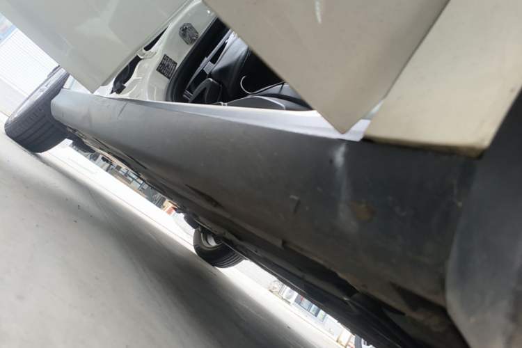 Used Ford Focus 2015 Hatchback EcoBoost 125 Automatic Supreme Style Edition Right Side Sill