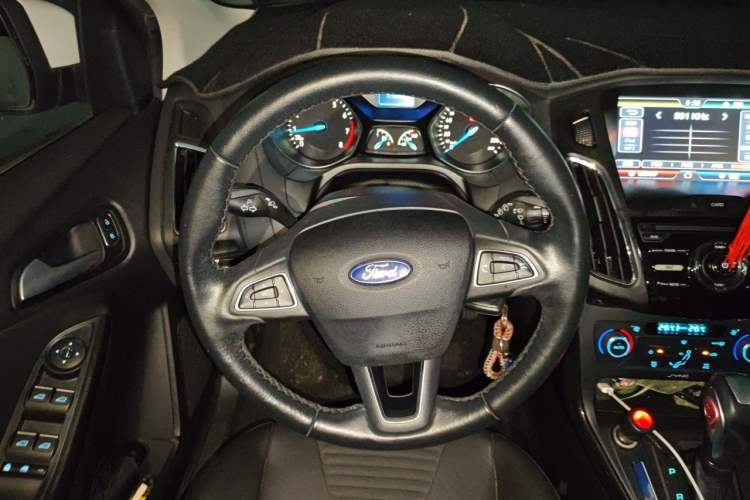 Used Ford Focus 2015 Hatchback 1.6L Automatic Fashion Edition Steering Wheel