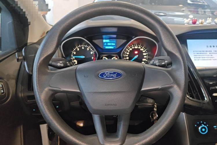 Used Ford Focus 2015 Hatchback 1.6L Automatic Comfort Model Steering Wheel
