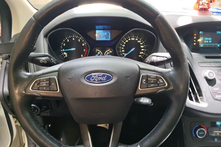 Used Ford Focus 2015 Sedan EcoBoost 125 Automatic Supreme Style Edition Steering Wheel