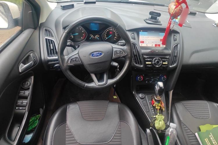 Used Ford Focus 2015 Hatchback EcoBoost 125 Automatic Supreme Style Edition Steering Wheel