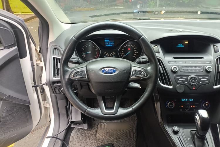 Used Ford Focus 2015 Hatchback 1.6L Automatic Fashion Edition Steering Wheel