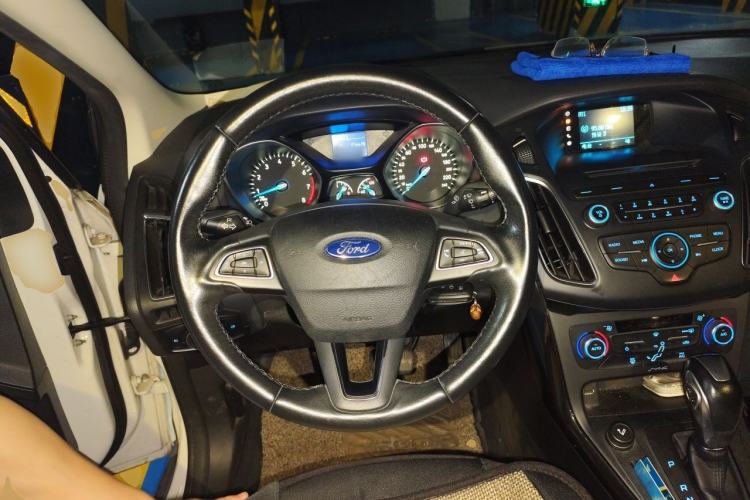 Used Ford Focus 2015 Sedan 1.6L Automatic Trend Model Steering Wheel