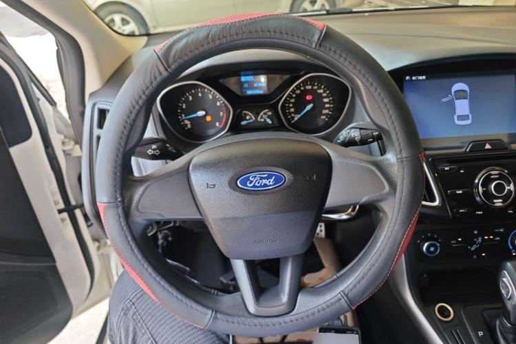 Used Ford Focus 2015 Hatchback 1.6L Automatic Comfort Model Steering Wheel
