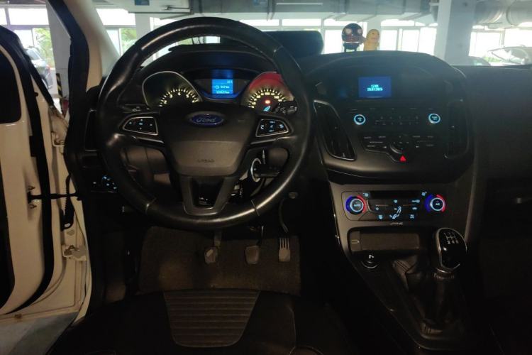 Used Ford Focus 2015 Hatchback 1.6L Manual Fashion Edition Steering Wheel