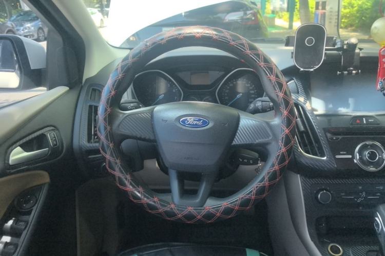 Used Ford Focus 2015 Sedan 1.6L Automatic Comfort Model Steering Wheel
