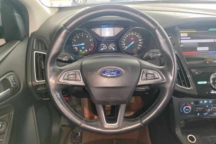 Used Ford Focus 2015 Hatchback 1.6L Automatic Fashion Edition Steering Wheel