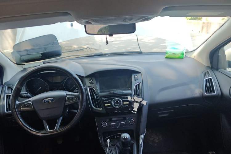 Used Ford Focus 2015 Sedan 1.6L Manual Fashion Edition Steering Wheel