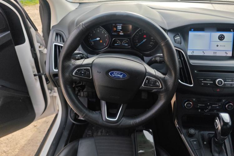 Used Ford Focus 2015 Sedan EcoBoost 180 Automatic Elite Model Steering Wheel