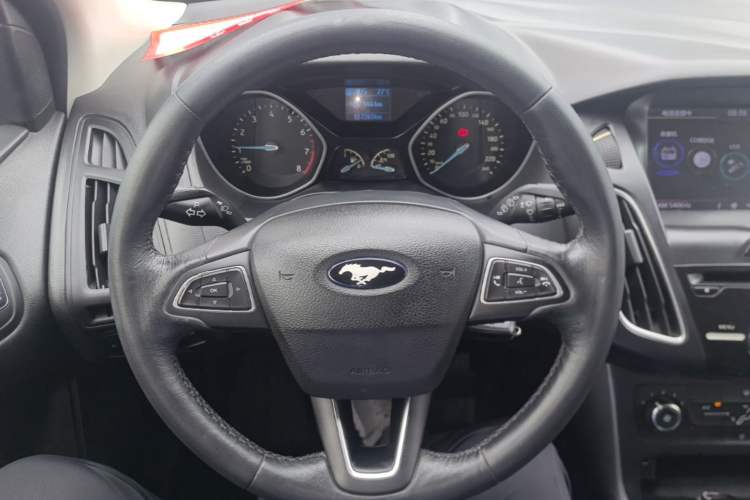 Used Ford Focus 2015 Hatchback 1.6L Automatic Comfort Model Steering Wheel