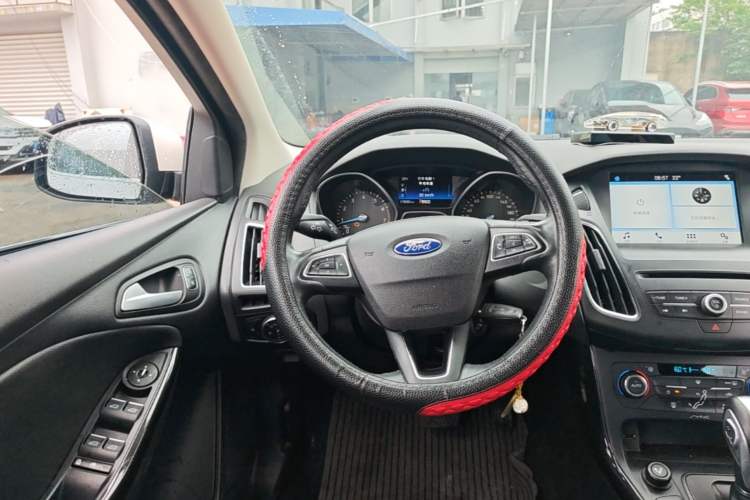 Used Ford Focus 2015 Sedan EcoBoost 180 Automatic Elite Model Steering Wheel