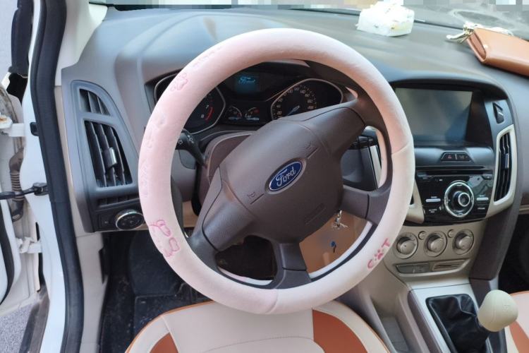 Used Ford Focus 2015 Sedan 1.6L Manual Comfort Model Steering Wheel