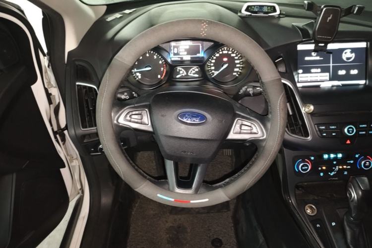 Used Ford Focus 2015 Hatchback EcoBoost 180 Automatic Elite Model Steering Wheel