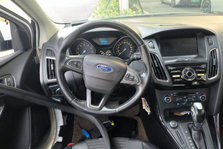 Used Ford Focus 2015 Sedan 1.6L Automatic Trend Model Steering Wheel