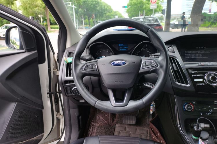 Used Ford Focus 2015 Hatchback 1.6L Automatic Fashion Edition Steering Wheel